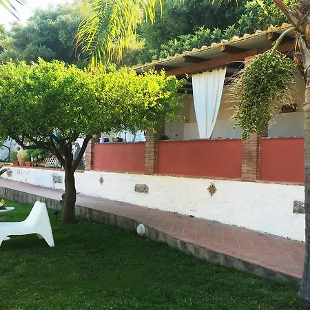 Vittoria Oda ve Kahvaltı Giardini Naxos