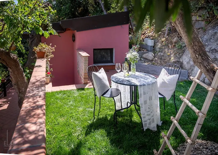 Vittoria Oda ve Kahvaltı Giardini Naxos